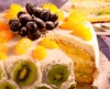 Tort cu crema de ciocolata alba si fructe