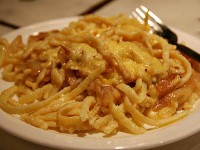 Taitei cu ceapa caramelizata si mustar