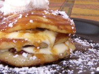 Budinca de clatite cu caramel si sos de lamaie