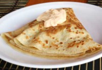 Clatite cu branza de vaca si smantana