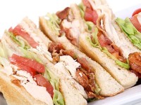 Club sandwich cu piept de pui