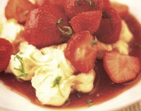 Capsuni cu mascarpone marinate in otet balsamic a la Jamie Oliver