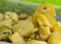 Salata nemteasca de cartofi cu sos de mustar (Kartoffelsalat)
