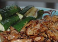 Carne de oaie cu castraveti murati