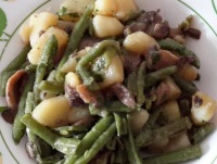 Ciuperci sotate cu fasole verde si cartofi