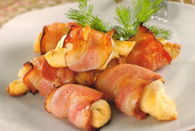 cornulete invelite in bacon