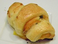 Cornuri cu cascaval, branza si marar