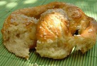 Covrigi dulci din aluat fraged