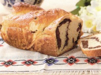 Cozonac cu fructe confiate si nuca