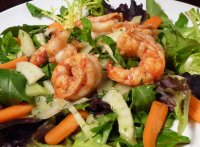 Creveti cu salata de ierburi cu orez Creveti cu salata de ierburi cu orez