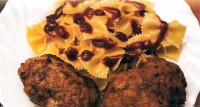 Spaghete italiene cu sos si chifele de nuci