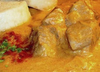 Gulas ca la Szeged cu varza murata si carne de porc