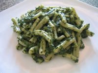 Macaroane cu spanac si sos pesto