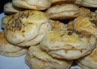 Pogacele cu cascaval si chimen
