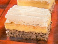 Prajitura tricolor cu mac si nuca