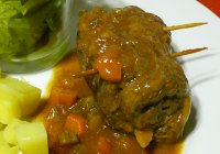 Rulouri din carne de vita umplute cu legume