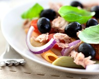 Salata de paste cu ton si ceapa rosie