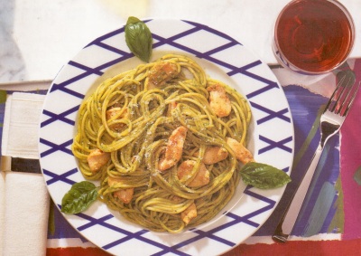 spaghete cu carne de pui si sos verde