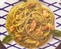 Spaghete cu carne de pui si sos verde