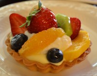 Tarte cu frisca si fructe (crema fara ou)