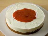 Tort cu ciocolata alba si gem de visine