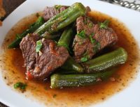 Mancare de bame cu carne de vitel