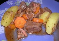 Legume cu carne de vita si vin alb