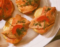 Rosbif de vita pe felii de paine unse cu maioneza