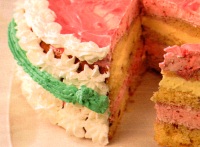 Tort cu crema de zmeura si vanilie